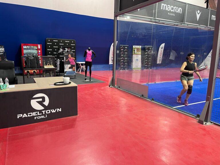 I campi indoor del Padeltown Forlì