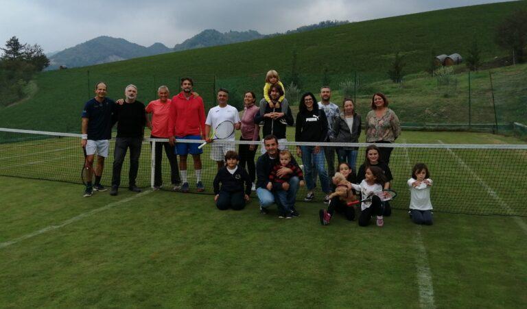Alcuni dei partecipanti all'evento al Fanante Tennis & Country Club con il padrone di casa Antonello Montalti
