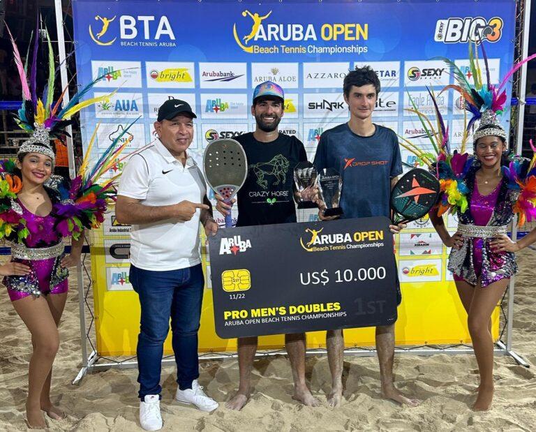 La premiazione di Tommaso Giovannini e Nikita Burmakin ad Aruba