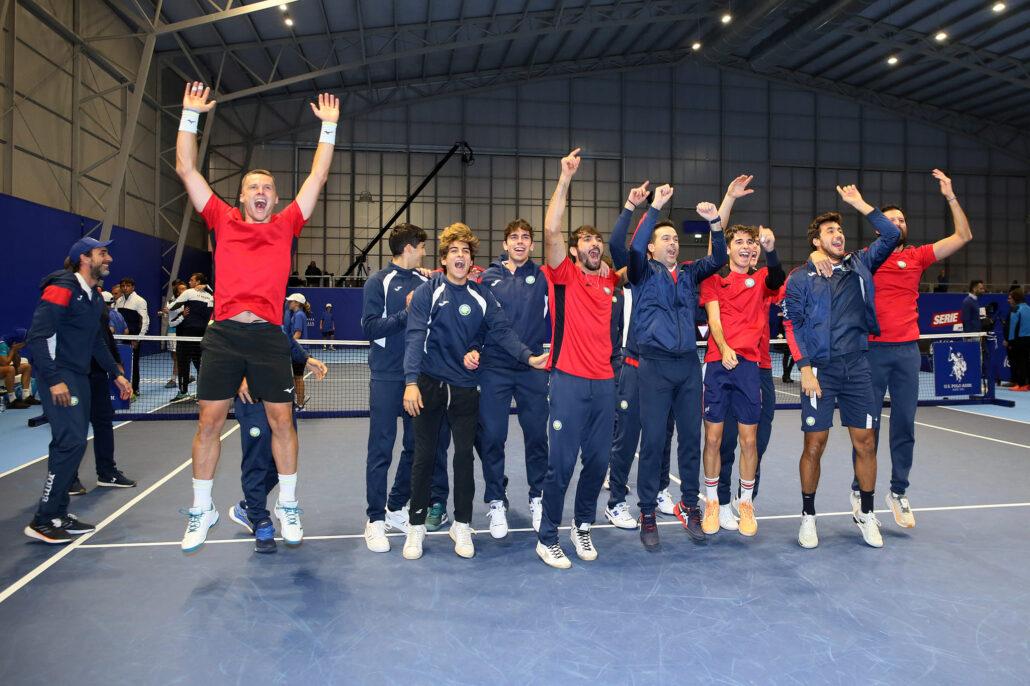 La squadra del Tc Sinalunga festeggia lo scudetto