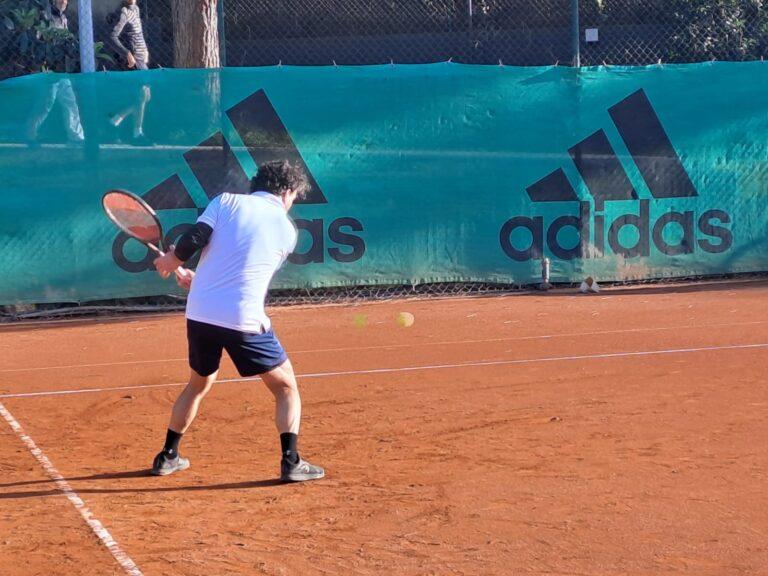 Andrea Melandri in azione sui campi di Marbella