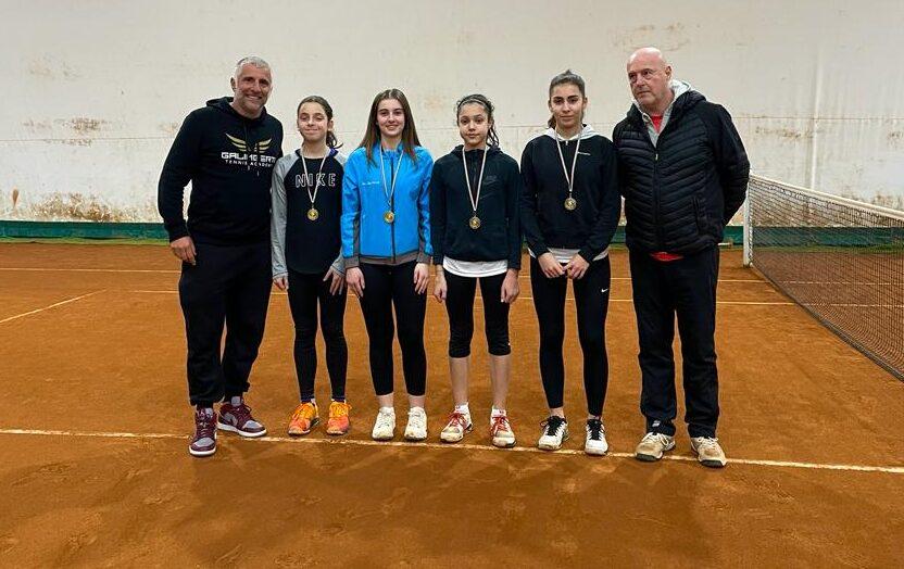 Queen's Club Cattolica: Giorgio Galimberti e Nazario Boni con le finaliste del doppio femminile