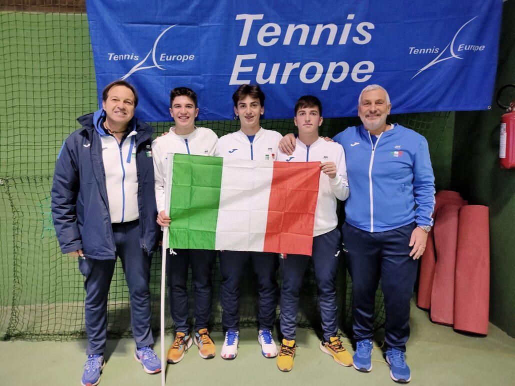La Nazionale italiana under 16, con i tecnici Luca Sbrascini e Omar Urbinati