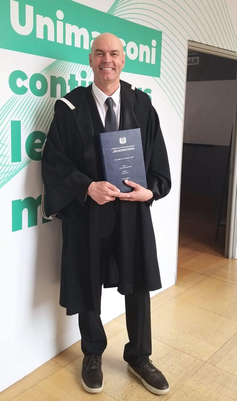 Fabrizio Serafini con la tesi di laurea