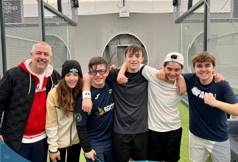 I giovani della Junior Padel Academy Riccione con il maestro Antonio Mami