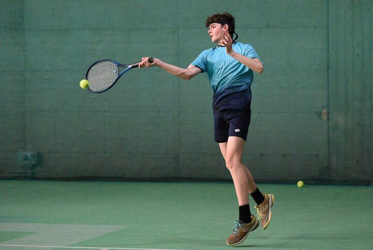 Federico Strocchi colpisce di diritto