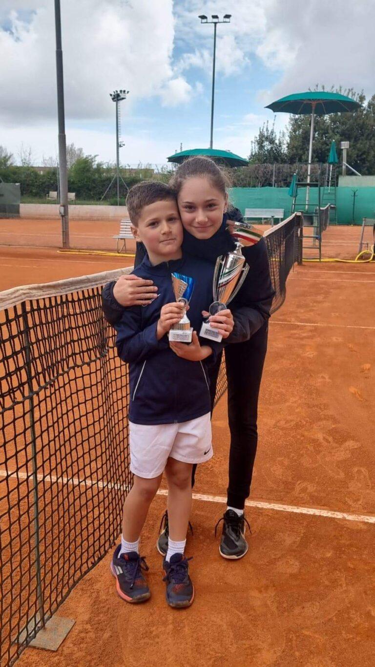 Robert Sebastian Cadar e la sorella Sofia