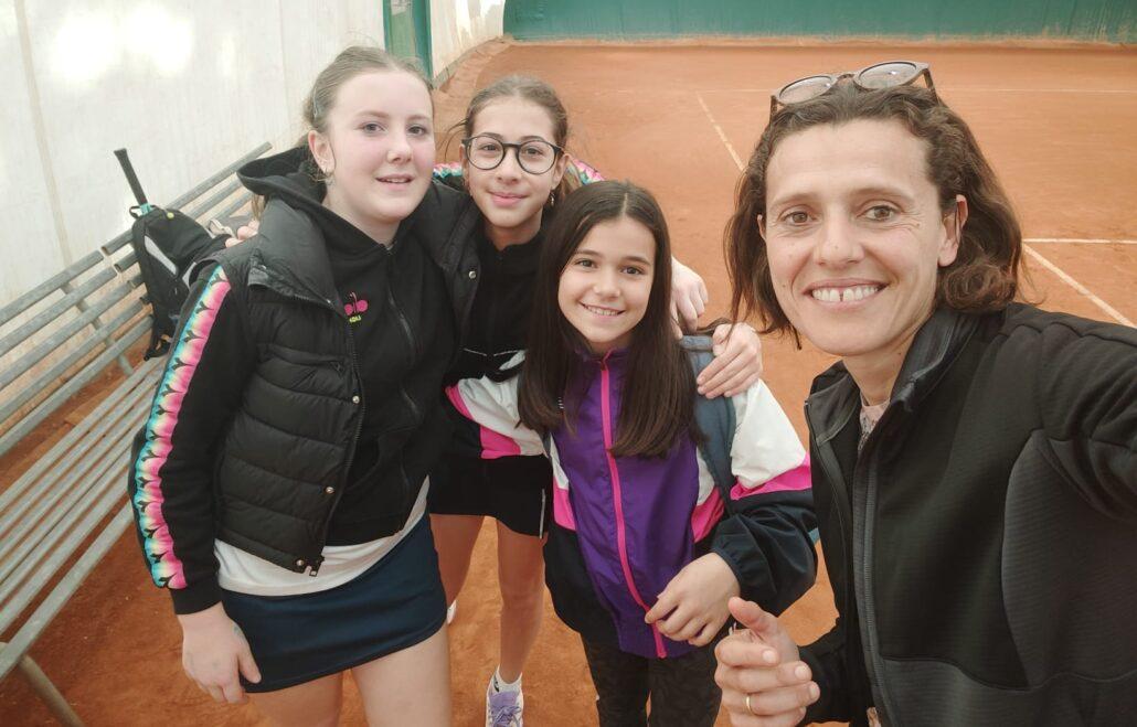 Le under 12 del Cicconetti Rimini con la maestra Sara Sirena