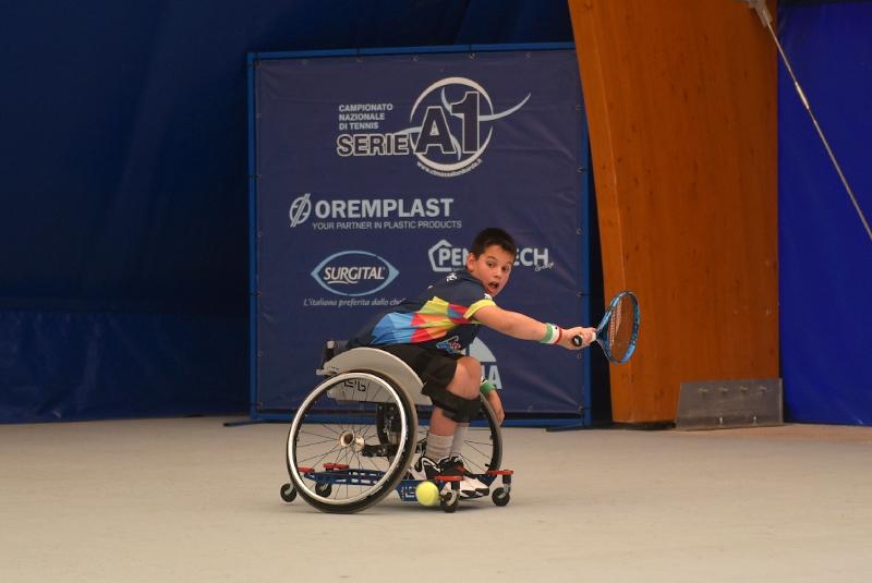 Una fase dello Junior Wheelchair Tennis Trophy FITP Kinder Joy of Moving alla Oremplast Tennis Arena di Massa Lombarda