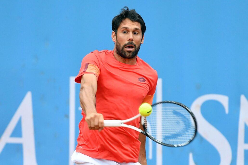 Federico Gaio colpisce di rovescio