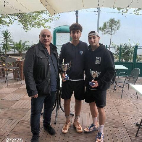 Il presidente Marco Paolini premia i finalisti del memorial Sandrino Boschetti