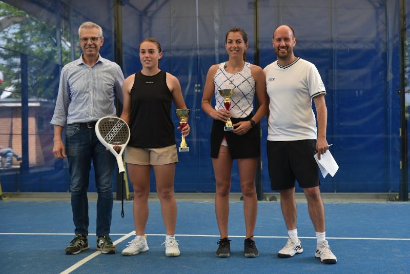 Caterina Calderoni e Camilla Scala premiate da Fulvio Campomori e Matteo Versari
