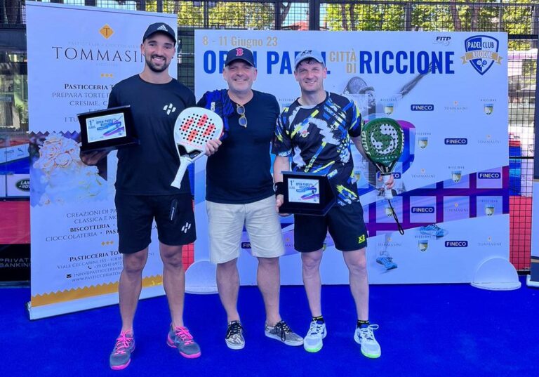 Open Padel Città di Riccione: Luigi Capodagli con i vincitori del torneo Brusa-Calneggia