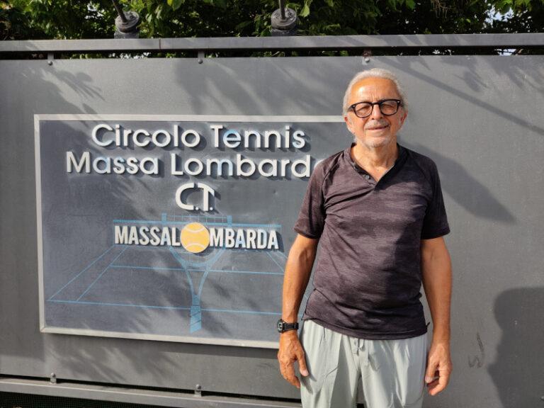 Il nuovo presidente Giorgio Errani all'ingresso del Circolo Tennis Massa Lombarda