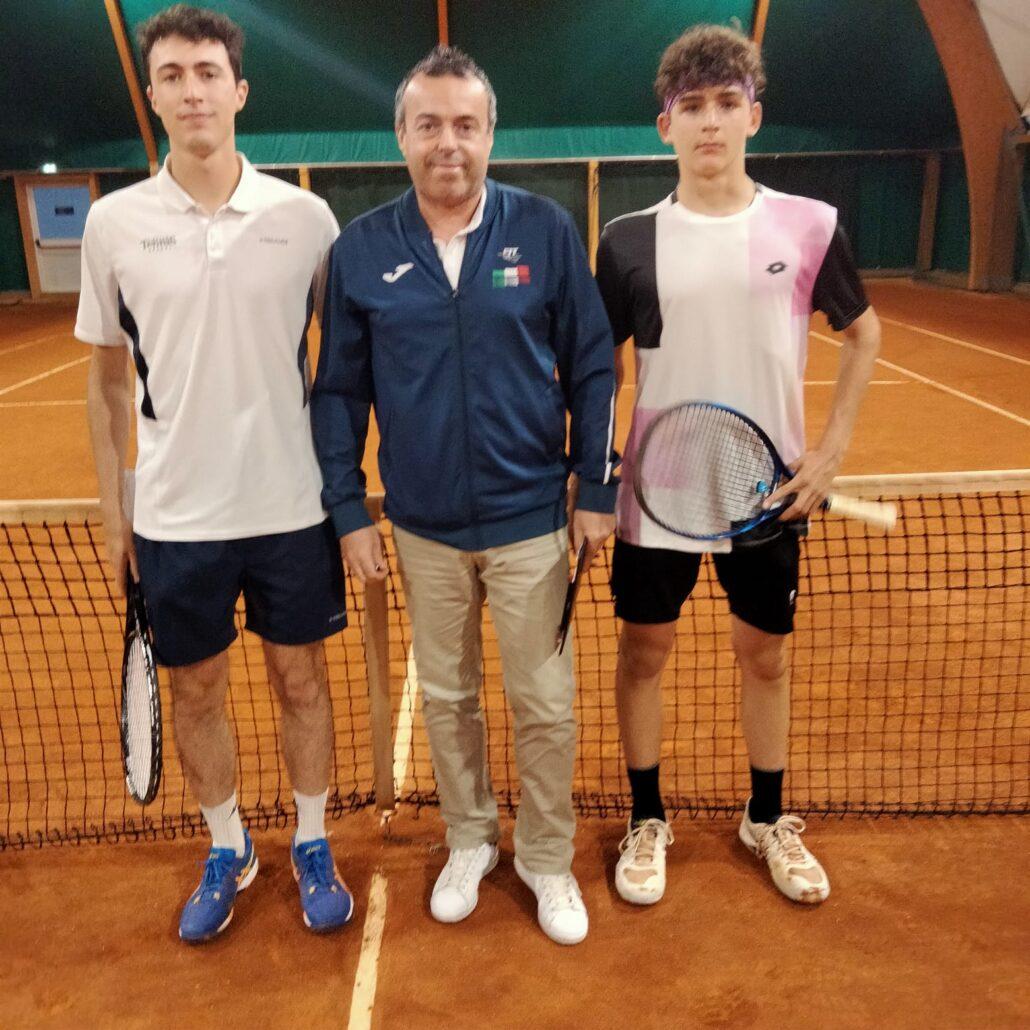 I finalisti Simone Piraccini e Federico Strocchi con l'arbitro Marco Contessi