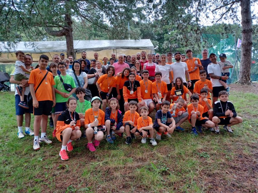 Grande festa di fine scuola per il Casale Tennis Club, un sabato di giocate, torte e premiazioni