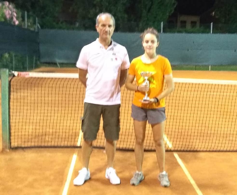 Torneo Misano: Emma Baldassari con l'arbitro di sedia Franco Ubalducci