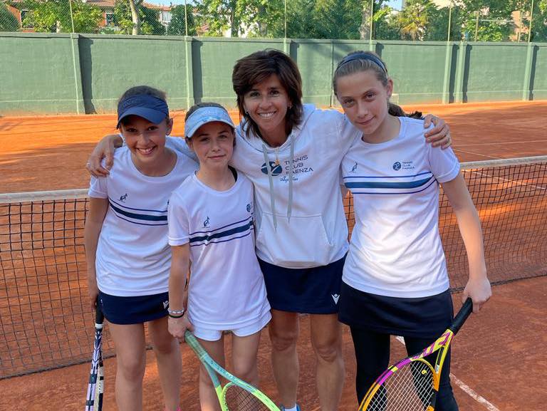 La squadra under 12 femminile B del Tennis Club Faenza
