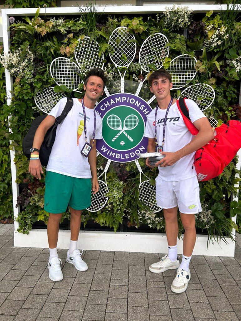 Federico Bondioli con il maestro Federico Buffagni a Wimbledon