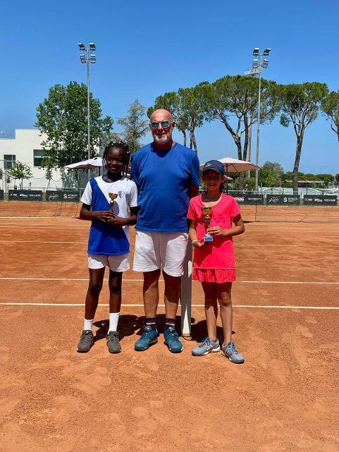 La premiazione dell'Under 10 femminile nel torneo del Queen's
