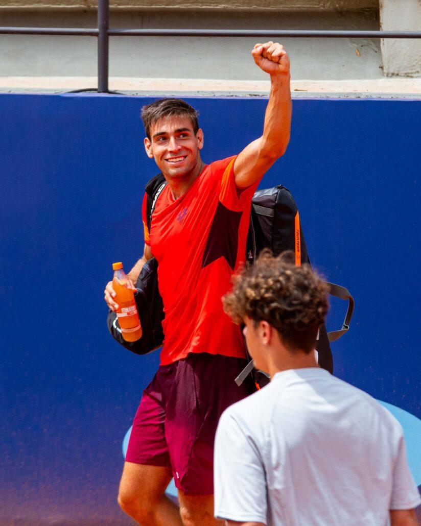 L'esultanza di Enrico Dalla Valle dopo il successo su Alexandre Muller