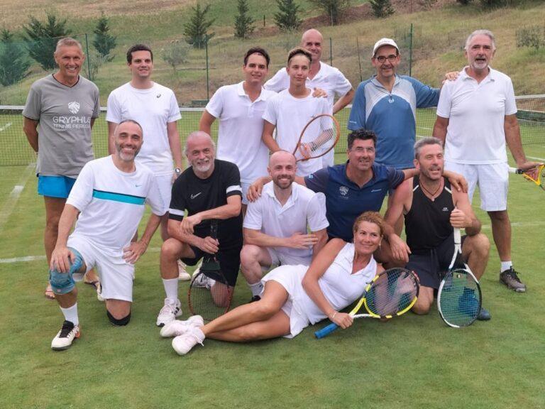 Foto di gruppo per i partecipanti a "Wimbledus" al Fanante Tennis & Country Club