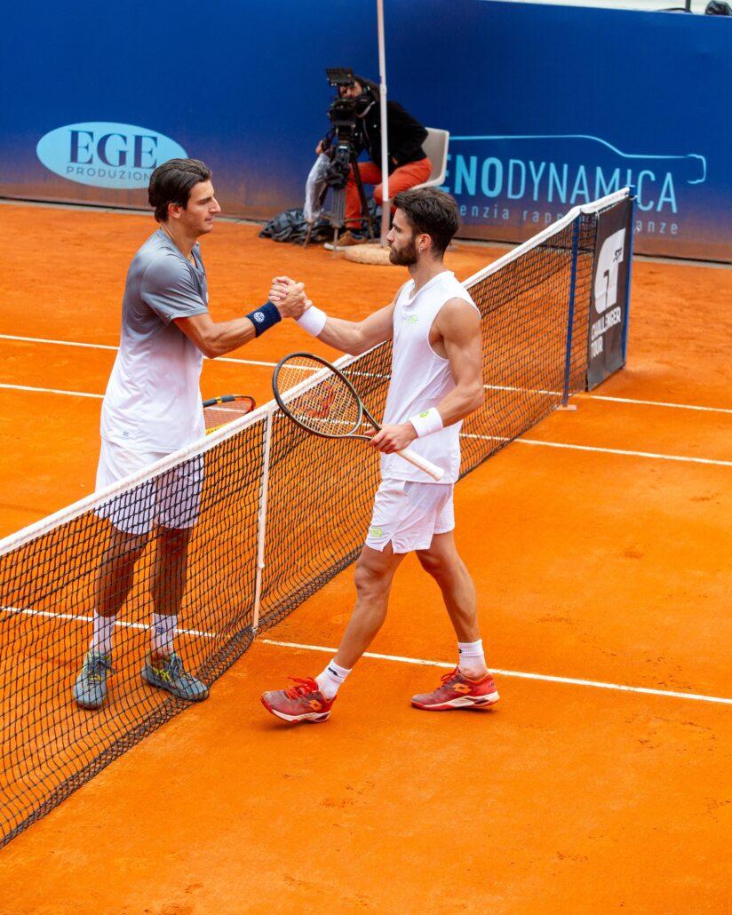 Il saluto a fine match fra Alexander Weis e Andrea Pellegrino