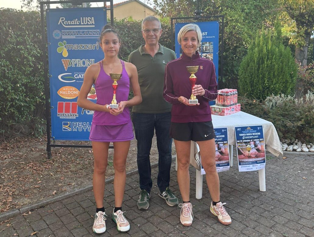 Maria Luce Ossani e Paola Menozzi premiate da Fulvio Campomori