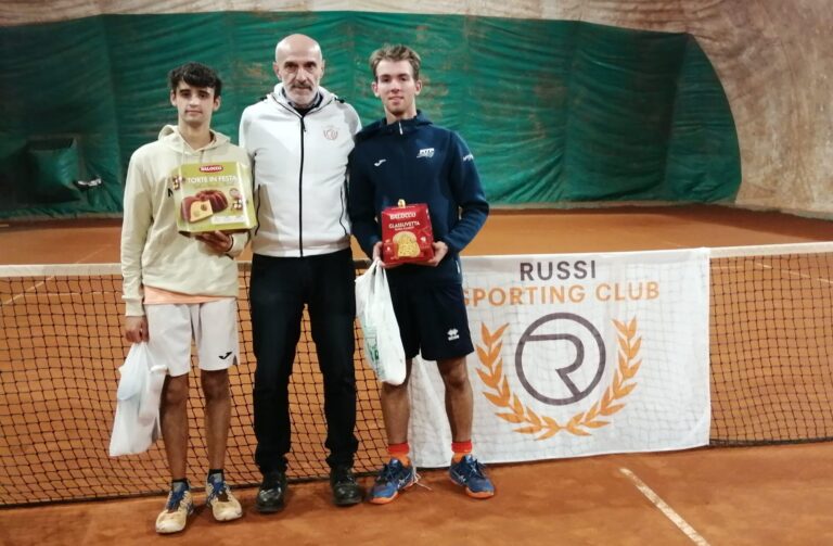 Marco Foschini premia i finalisti Tommaso Servadei e Riccardo Cicinelli