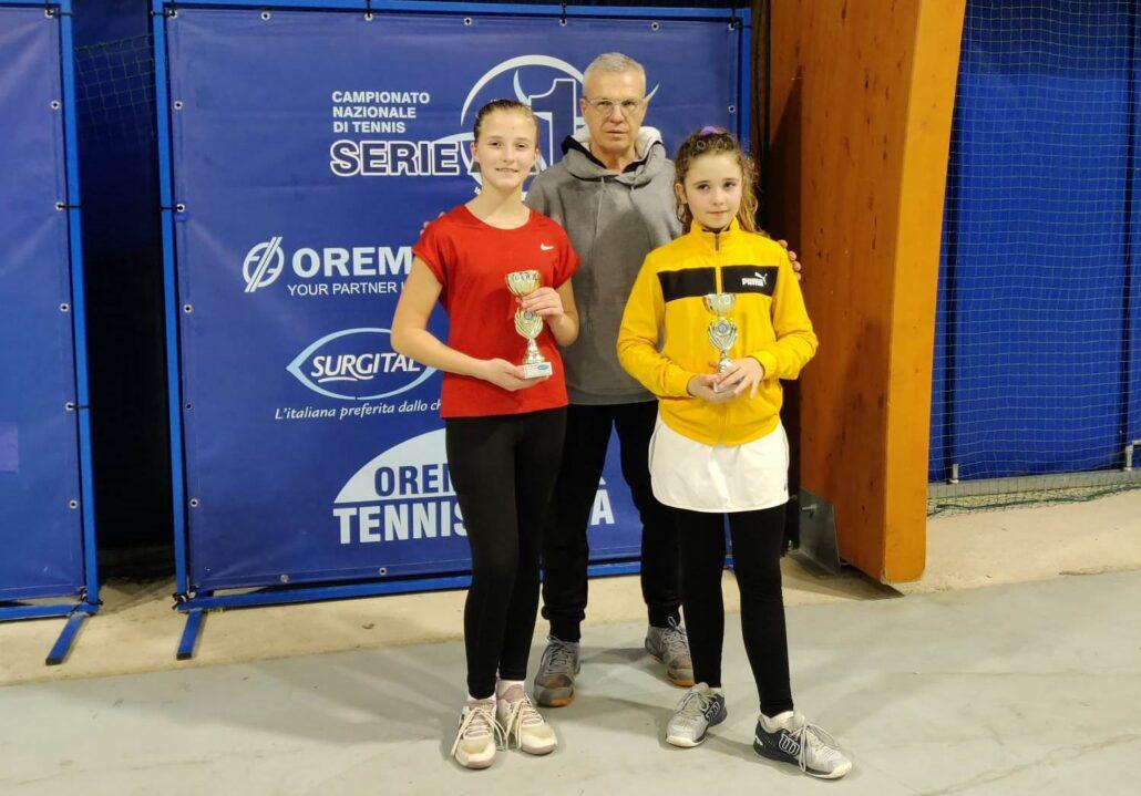 Fulvio Campomori premia Anna Foschini e Greta Bonaventura