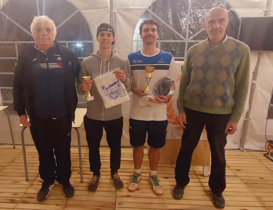 Premiazione Rodeo Primavera a Russi: il giudice arbitro Paride Gordini e il dirigente Marco Foschini con Enrico Pedrazzoli e Giacomo Gordini