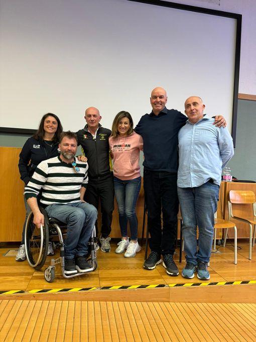 Il maestro Fabrizio Serafini con i docenti ed i protagonisti della lezione al Volta Fellini