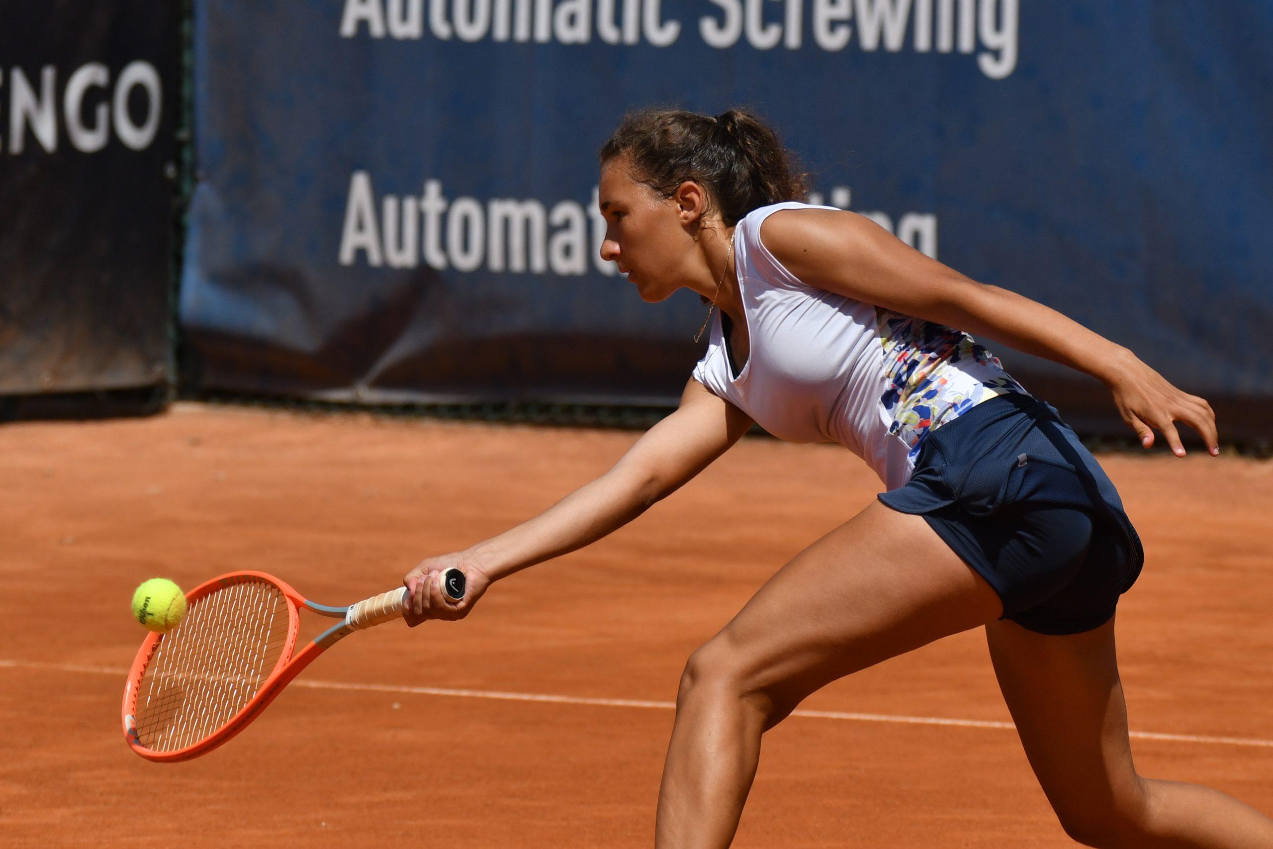 Protagoniste le giocatrici nel torneo Open del Ct Cacciari, il trofeo “Studio Seta”: si qualificano Tozzola, Brunelli e Caroli