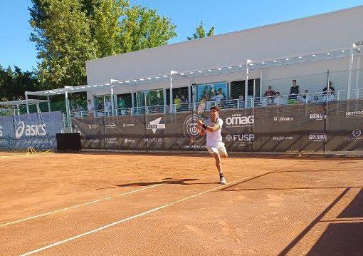 Francesco Forti colpisce di rovescio a Cattolica