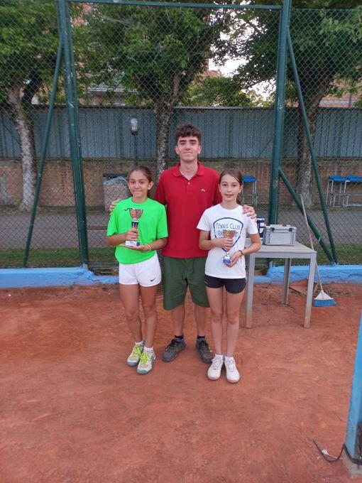 La premiazione dell'Under 12 femminile al Ct Cicconetti