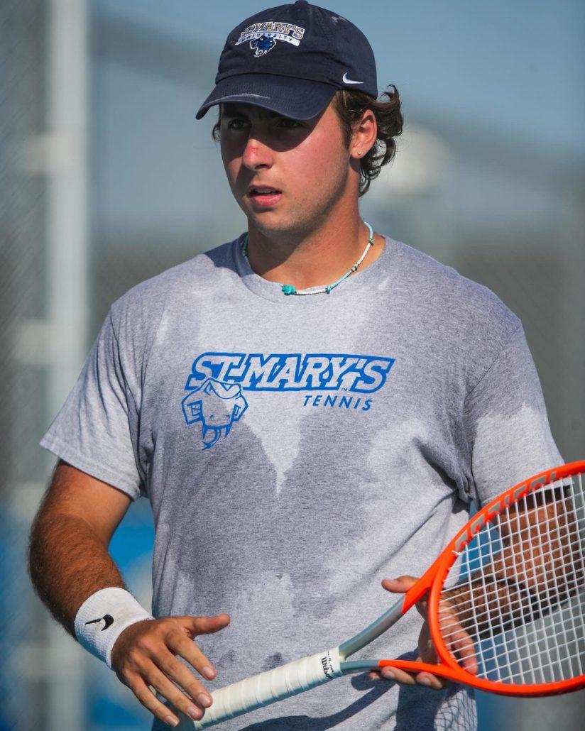 Leonardo Fabbri con i colori della St.Mary’s University