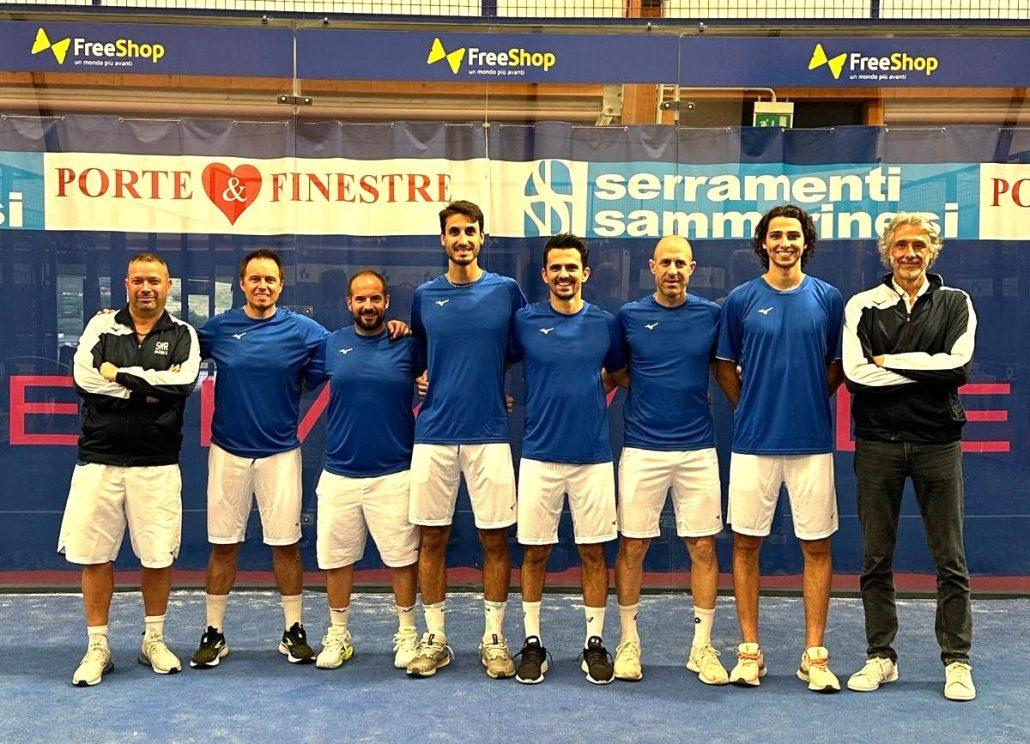 La nazionale sammarinese con Stefano Pazzini, responsabile per il padel della FST