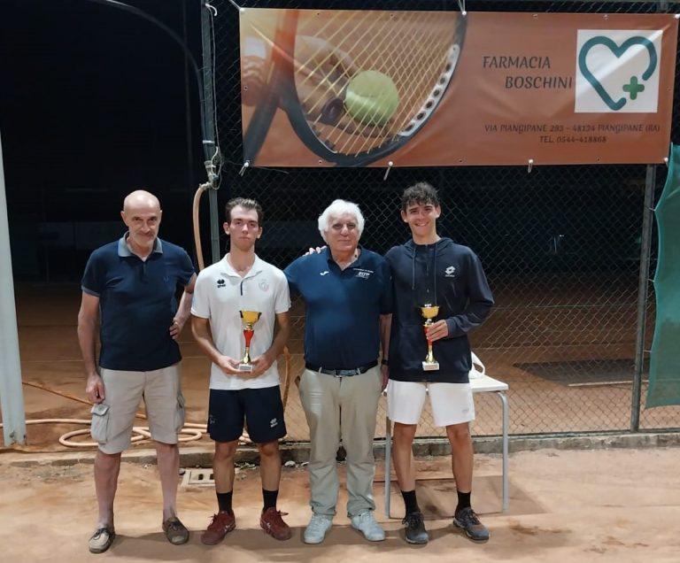 La premiazione dei due finalisti del Trofeo Farmacia Boschini a Russi