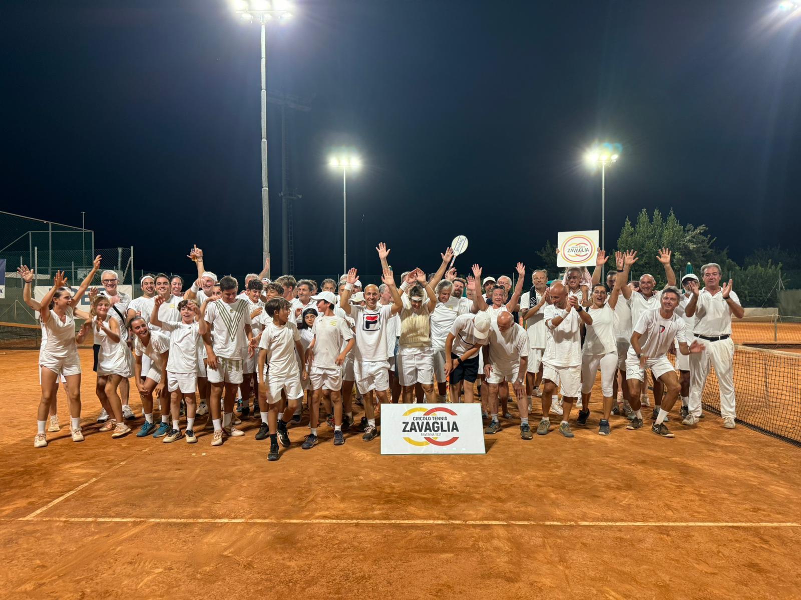 Al Circolo Tennis Zavaglia si gioca in bianco e con le racchette di legno nel trofeo “Wimbledon”