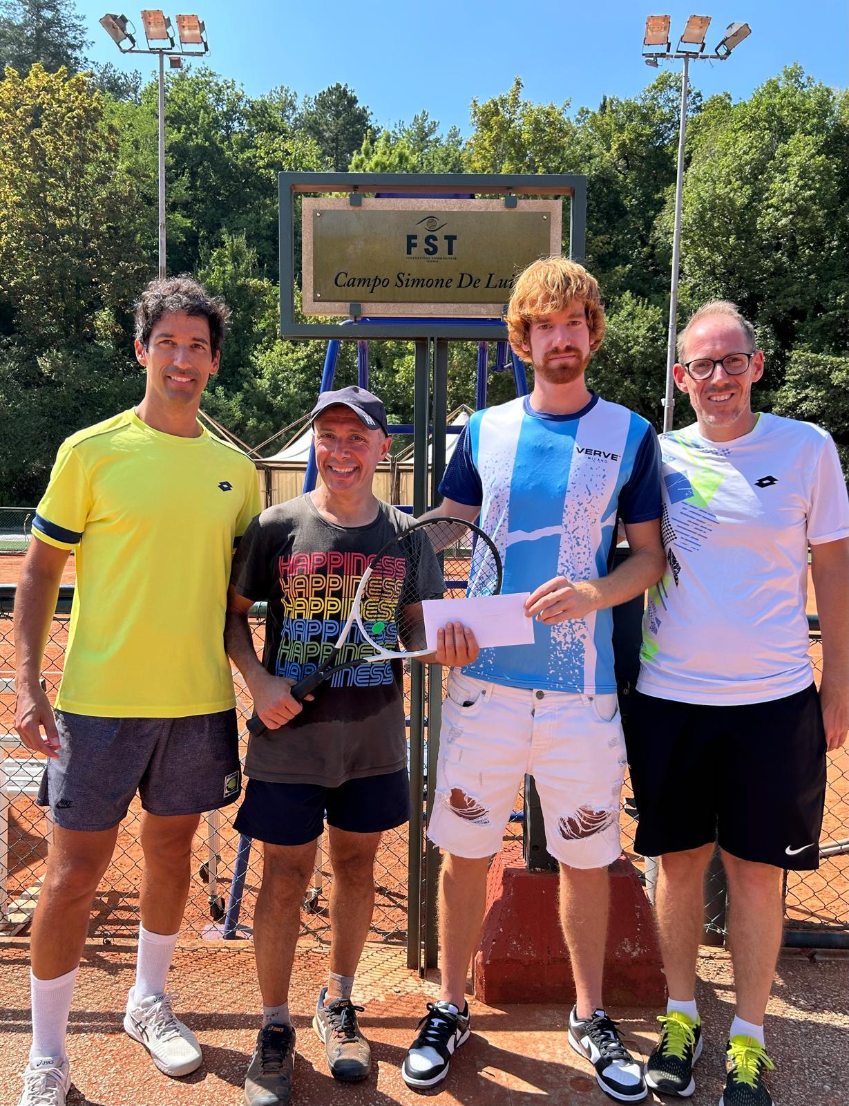 Open Memorial “Simone De Luigi” organizzato dal San Marino Tc: Davide Bucci inaugura il torneo con una vittoria e viene premiato