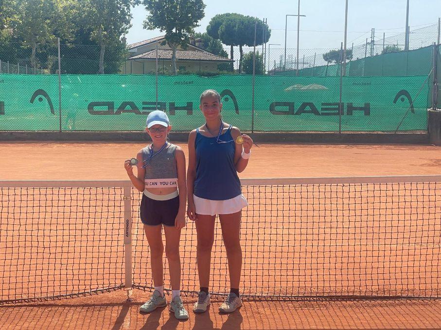 Under al Paradiso Cesenatico: a segno Alessandro Teodorani, Chiara Lugaresi, Riccardo Briganti, Miriam Samorì, Diego Tarlazzi e Lucrezia Cavalieri