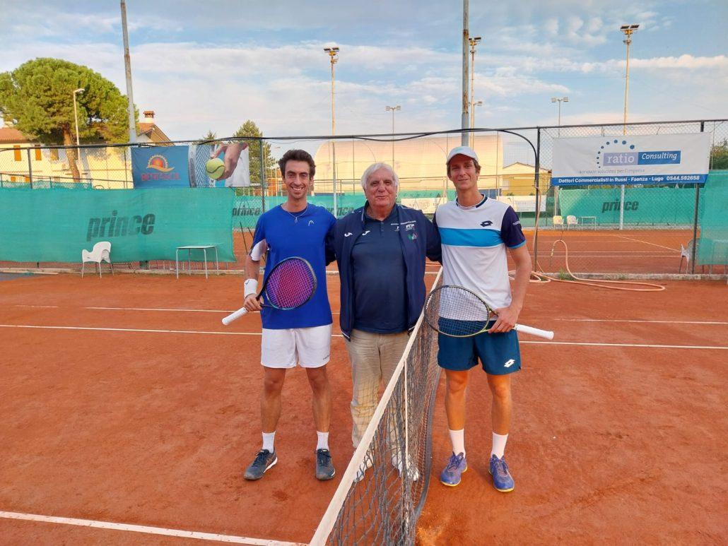 Matta Bandini e Michele Vianello con il giudice arbitro Paride Gordini