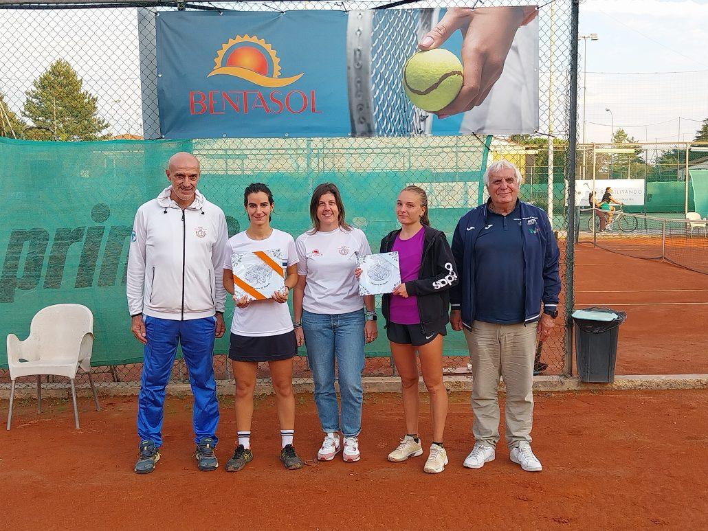 Le finaliste con Marco Foschini (Russi Sporting Club), Francesca Bentini (Bentasol) e il giudice arbitrio Paride Gordini