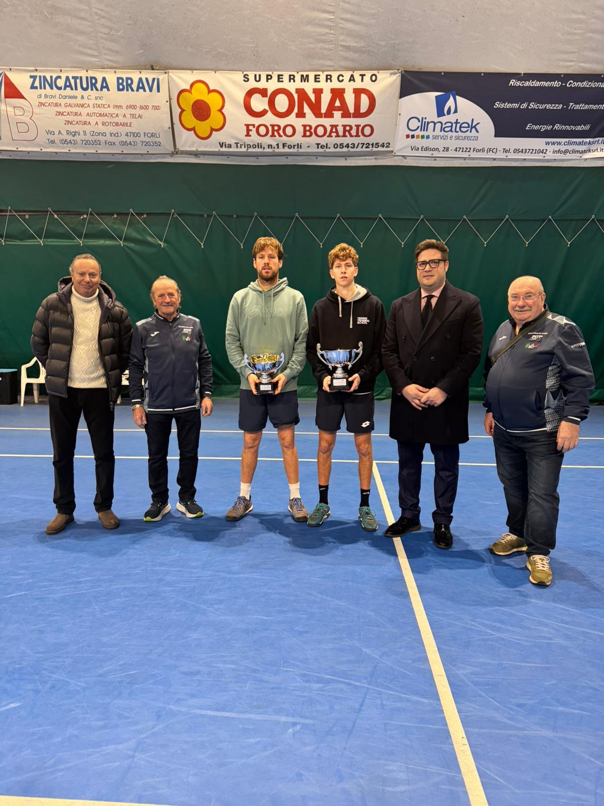 Jacopo Bilardo batte Giacomo Gobbi e si aggiudica il torneo Open della Buscherini di Forlì, il trofeo “Romagnauto”-Daniele Longo vince il tabellone di 3°