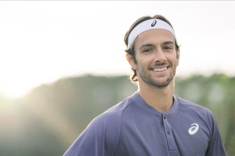 Lorenzo Musetti con la linea Asics