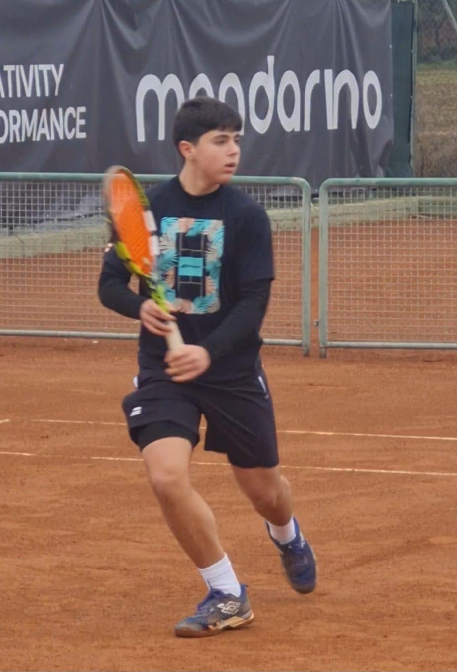 Brillante esordio di Carlotti, Giovagnoli e Vinetti nel torneo Open “Memorial Simone De Luigi” al San Marino Tennis Club, avanza anche Dario Zamagna