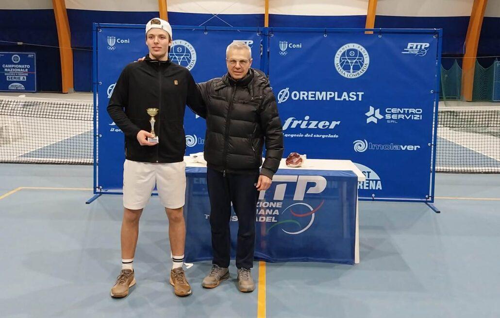 Il finalista Felix Legnani con Fulvio Campomori. dirigente del Ct Massa Lombarda