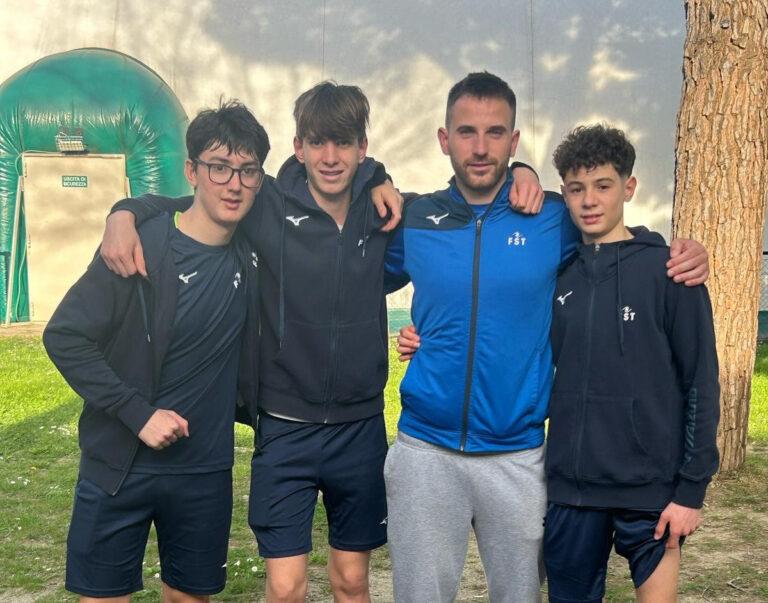 La squadra under 16 della Scuola Federale Tennis San Marino con il maestro Francesco Giorgetti