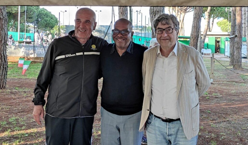 Carlos Bernardes tra il presidente Maurizio Tappi ed il giornalista Alessandro Giuliani