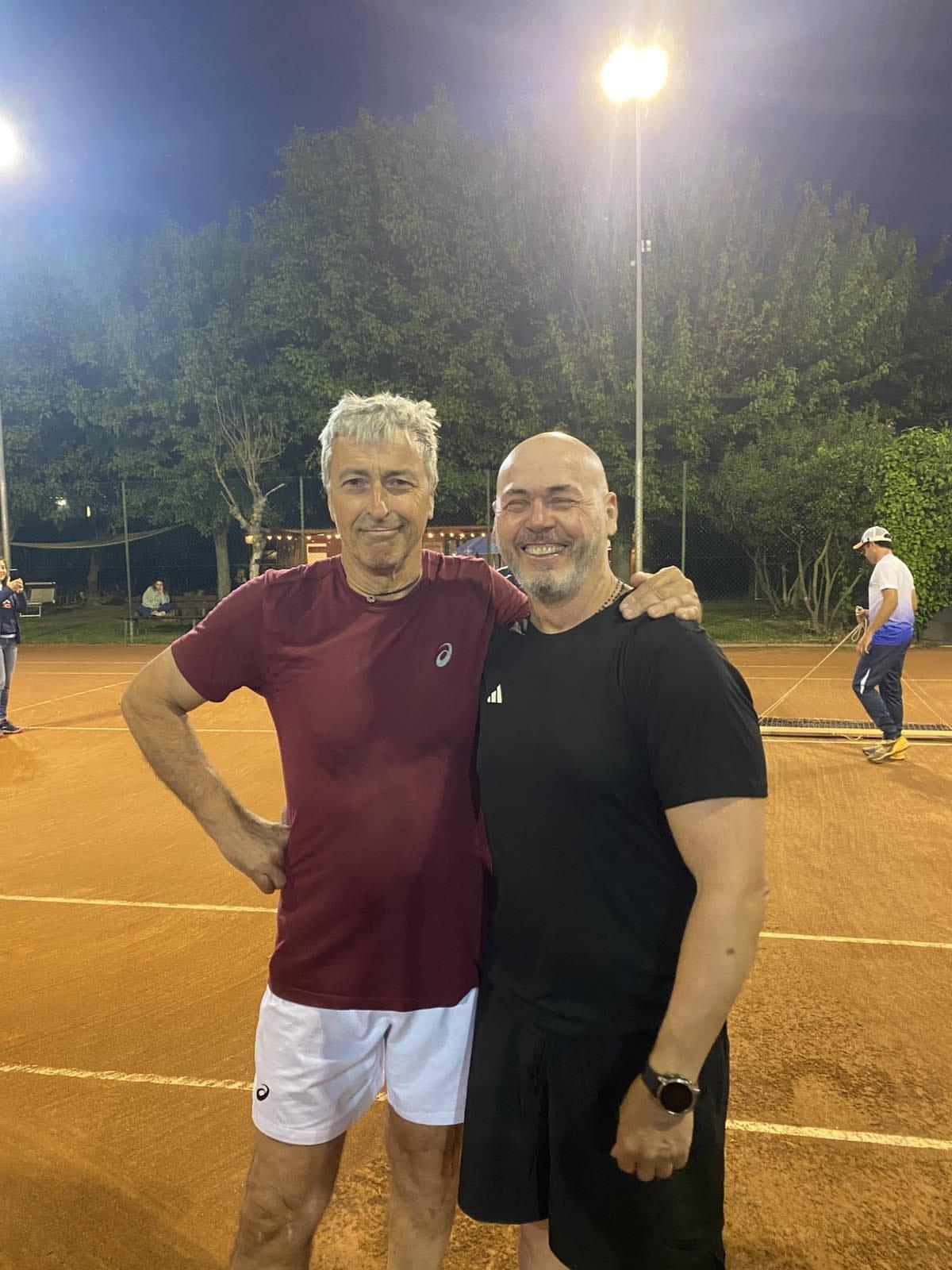 Leonardo Bertozzi vince il titolo nel torneo Over 55 del Maretennis dove prosegue il Trofeo della Locandiera